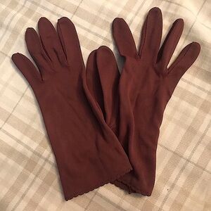 Vintage 1950s Nylon Chocolate Brown Scalloped Wrist Gloves